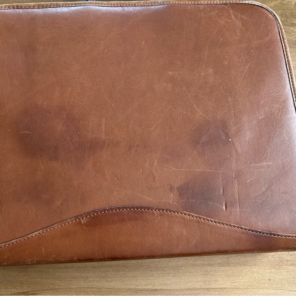 100% Leather Notebook/Calendar Briefcase. Used, but still in excellent condition - Picture 2 of 5